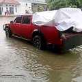 menerjang banjir